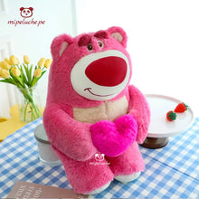 Cargar imagen en el visor de la galería, oso lotso toy story peluche almohada dormir lima peru perú envio delivery tienda de regalo juguete niños navidad